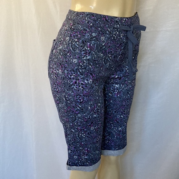 DEMOCRACY Jeans Tummy Control Size 6 Floral Bermuda Shorts Cuffed Hems NWOT - Picture 4 of 6